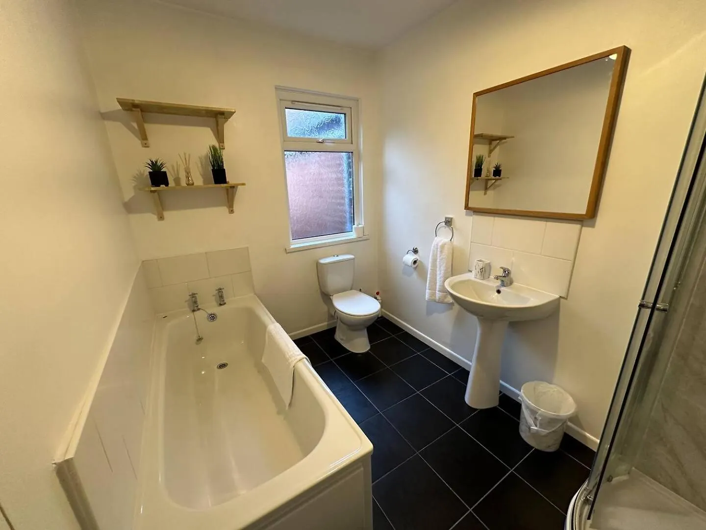 Tatil Evi 2Br Stylish Ormeau Road House Villa Belfast Birleşik Krallık