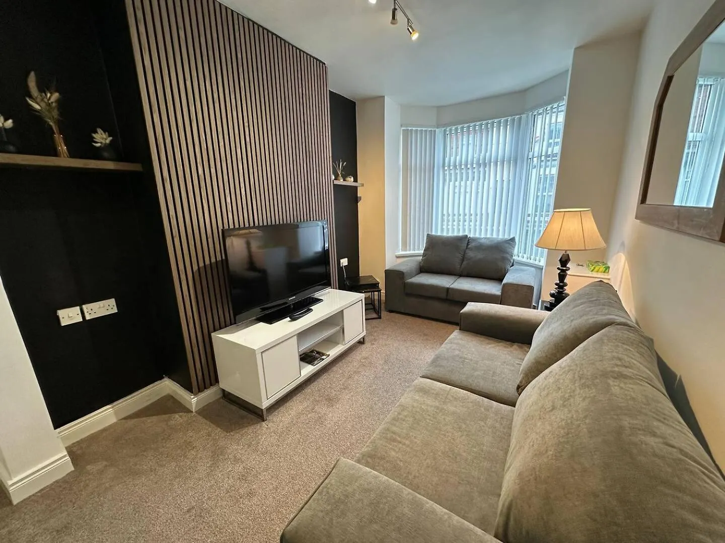 2Br Stylish Ormeau Road House Villa Belfast